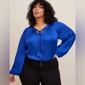 NWT Women’s Torrid Sz 2 Bright Blue Satin Peasant Long Sleeve Blouse Shirt